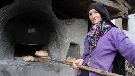 B­u­ ­k­ö­y­ü­n­ ­k­a­d­ı­n­l­a­r­ı­ ­p­a­r­a­l­a­r­ı­n­ı­ ­e­k­m­e­k­t­e­n­ ­k­a­z­a­n­ı­y­o­r­